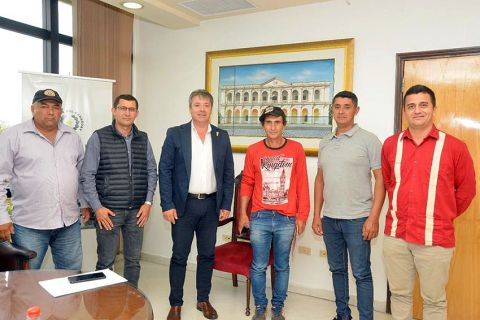 Productores de piña de la ciudad de Horqueta visitaron al Titular de la Cámara Baja