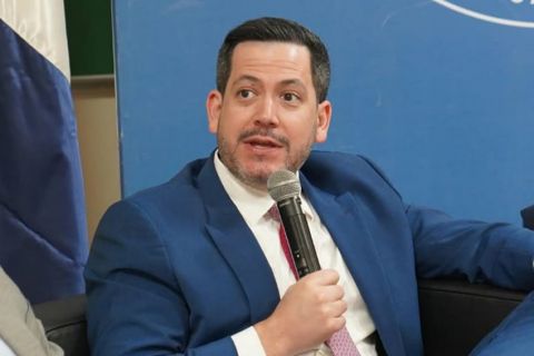 Presidencia -  Reunion con el ministro de industria y comercio de República Dominicana 04-850.jpg