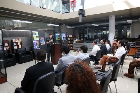 Discusión y análisis sobre el desarrollo de tecnologías y su impacto en los derechos humanos