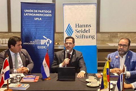 Presidencia - encuentro de la Unión de Partidos Latinoamericanos 01-850.jpg