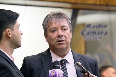 “Un paso al costado en favor de la ciudadanía”