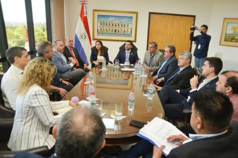 Mesa Directiva visita Ministro MADES  HCD 01-850.jpg