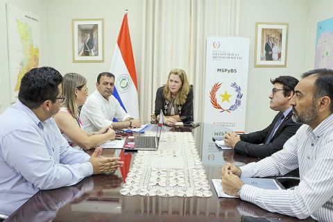Dip. Miguel Del Puerto - ministra de Salud Pública, María Teresa Barán 01 850.jpg