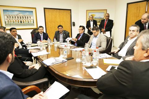 Mesa Directiva 01 850.jpg