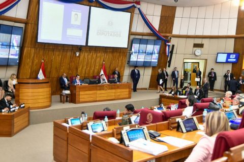 Sancionan proyecto de ley que establece el horario de verano para todo el año
