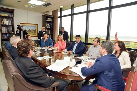 Mesa Directiva 03 850.jpg