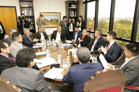 Mesa Directiva 04 850.jpg