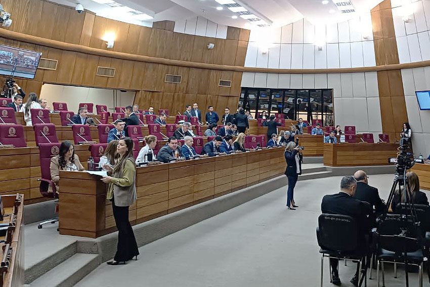 Presidente de Diputados ratifica compromiso con la educación durante jornada gubernamental en Cordillera