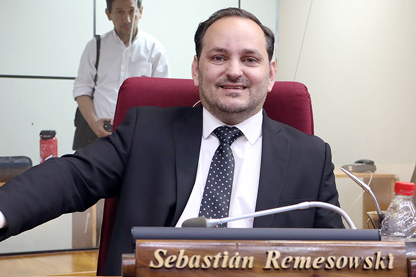 Presidente de Diputados ratifica compromiso con la educación durante jornada gubernamental en Cordillera
