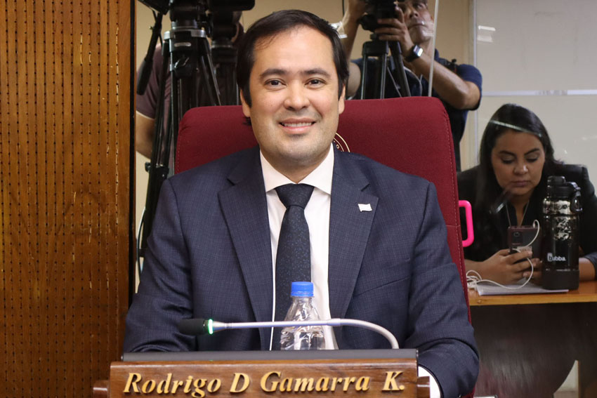 Presidente de Diputados ratifica compromiso con la educación durante jornada gubernamental en Cordillera